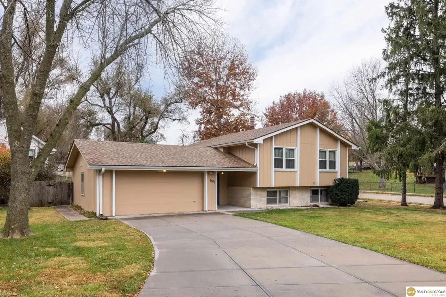 1105 Crest Road, Papillion, NE 68046 - Image #3