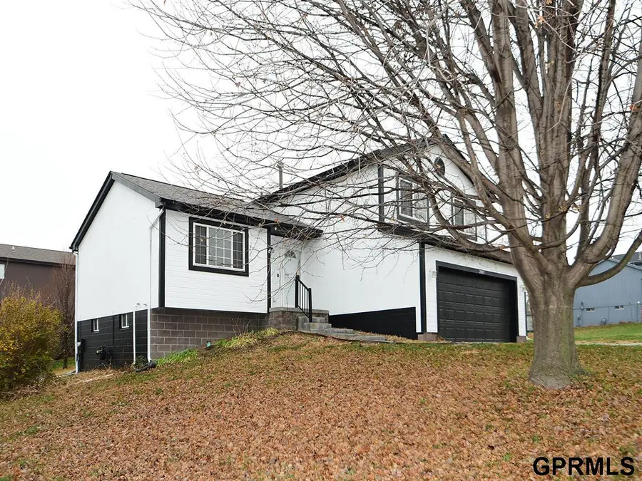 2807 Yorktown Street, Bellevue, NE 68123 - Image #2