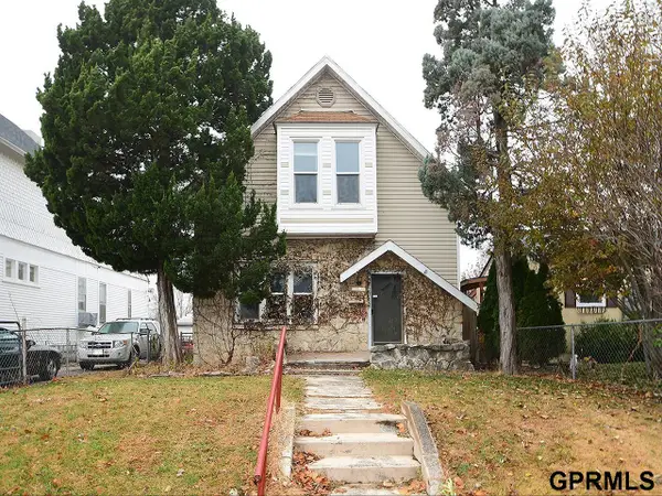 2146 S 33 Street, Omaha, NE 68105