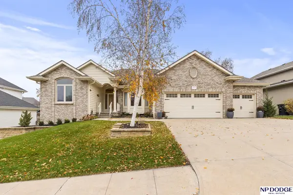 12523 Eagle Run Drive, Omaha, NE 68164