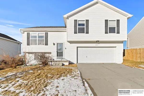 15828 Blackwalnut Street, Omaha, NE 68136