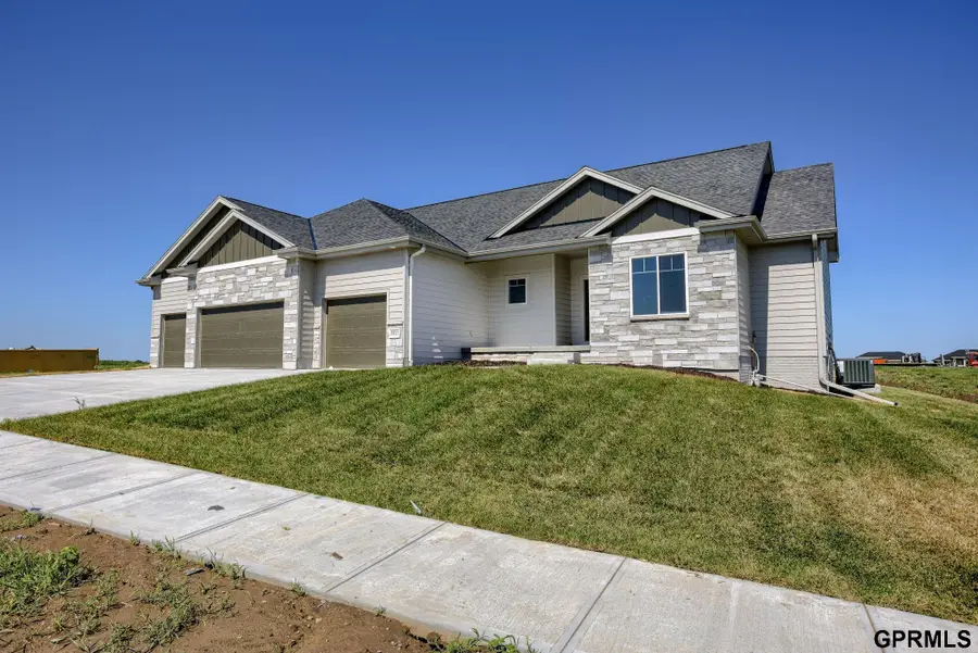 18487 Robin Circle, Omaha, NE 68136 - Image #2