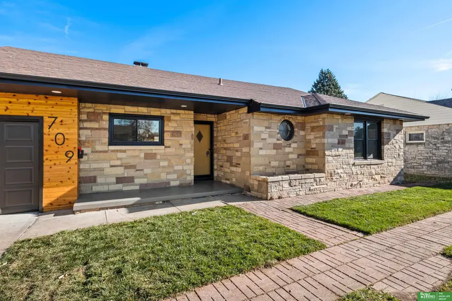 709 N 72nd Avenue, Omaha, NE 68114 - Image #2