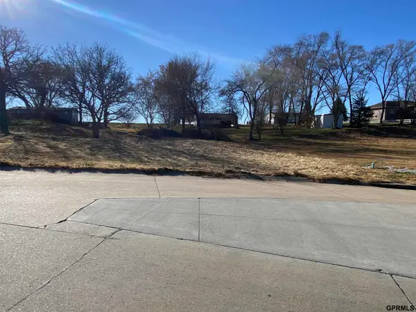 1831 Lake Ridge Drive, Plattsmouth, NE 68048-0000