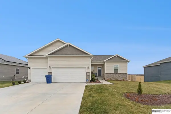 8801 Alexandra Road, Papillion, NE 68157