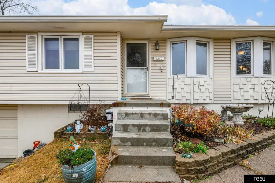7210 Wood River Drive, Bellevue, NE 68157 - Image #2