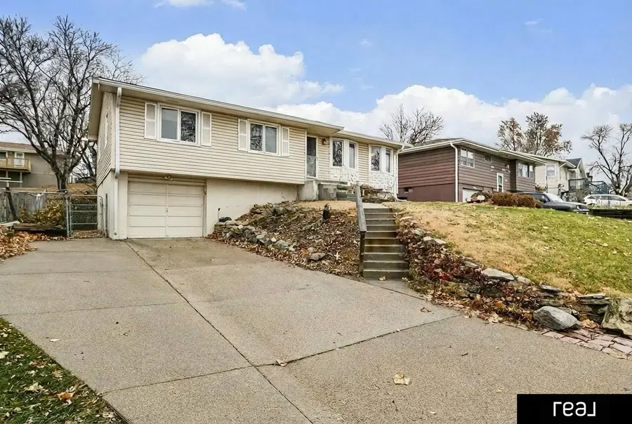 7210 Wood River Drive, Bellevue, NE 68157 - Image #3