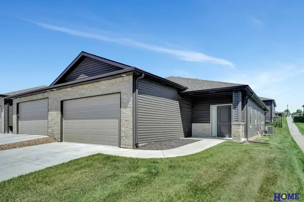 2900 Kings Corner Drive, Lincoln, NE 68516