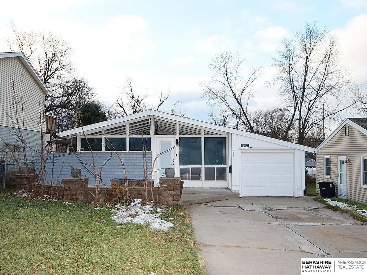 6927 Bedford Avenue, Omaha, NE 68104 - Image #1