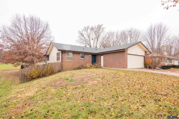 3815 Sweetbriar Lane, Lincoln, NE 68516