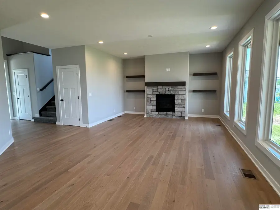 20152 T Street, Omaha, NE 68135 - Image #2
