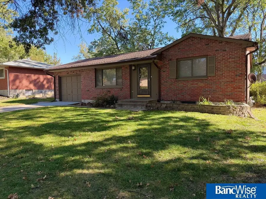 1120 Driftwood Drive, Lincoln, NE 68510 - Image #2