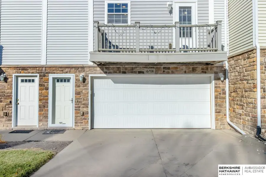16708 Crown Point Plaza, Omaha, NE 68116 - Image #2