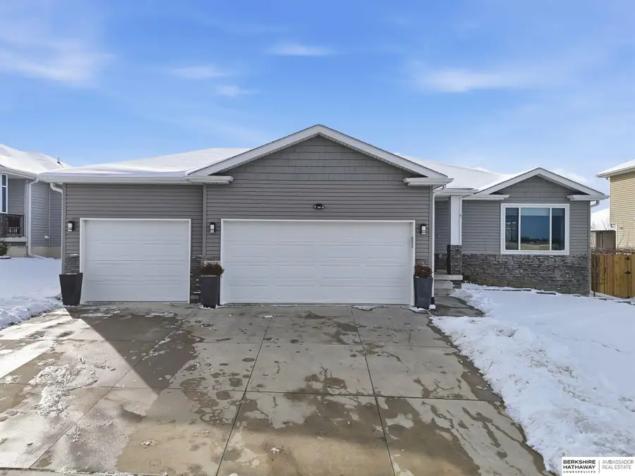 7325 Yankee Woods Drive, Lincoln, NE 68516 - Image #2