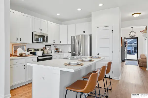 7913 S 184th Street, Omaha, NE 68136