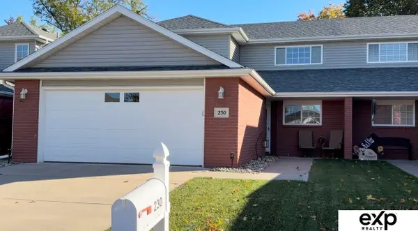 230 S 77th Place, Lincoln, NE 68510