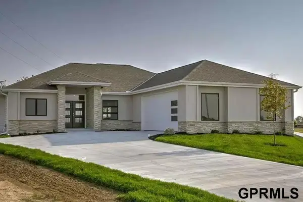 12511 Schirra Circle, Papillion, NE 68046
