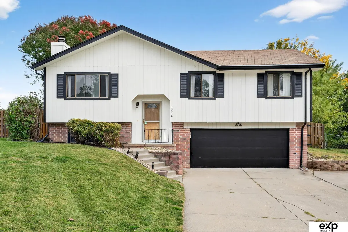 13518 Washington Circle, Omaha, NE 68137 - Image #1