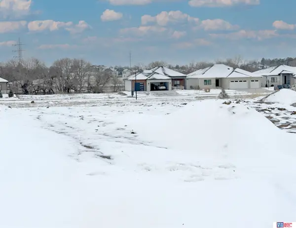 9200 Lucena Drive, Lincoln, NE 68520