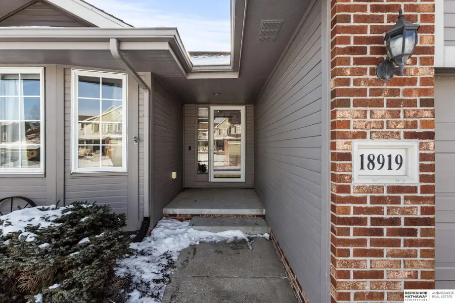 18919 Margo Street, Omaha, NE 68136 - Image #2