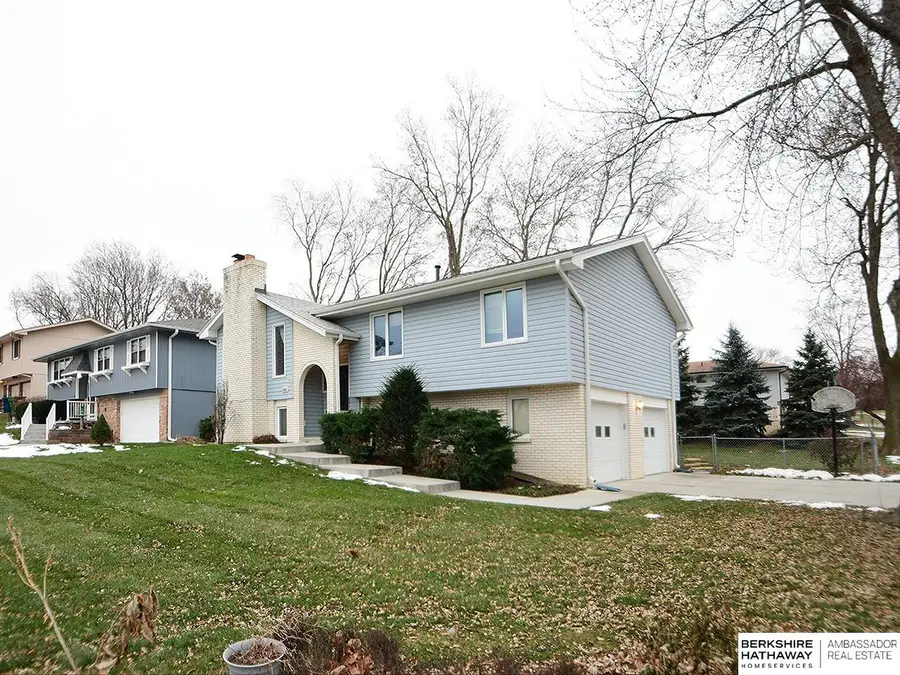 3203 Lynnwood Drive, Bellevue, NE 68123 - Image #3