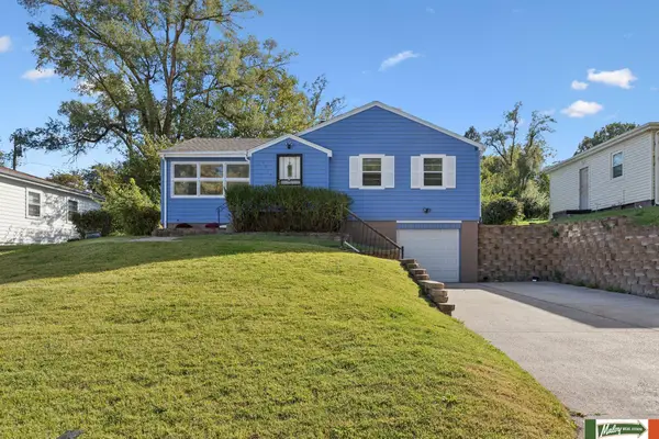 4013 Newport Avenue, Omaha, NE 68116