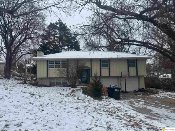 1915 S 124th Street, Omaha, NE 68144