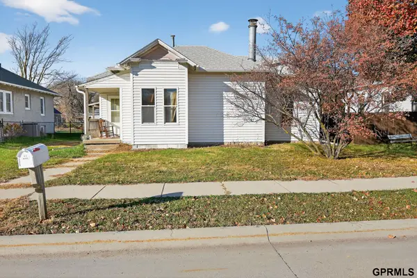 1021 N Nebraska Avenue, York, NE 68467