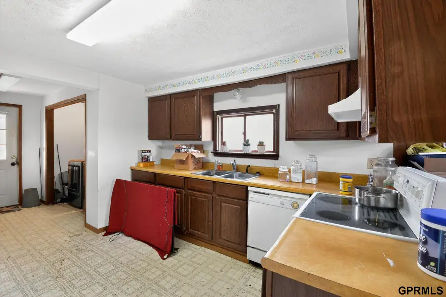 1021 N Nebraska Avenue, York, NE 68467 - Image #3
