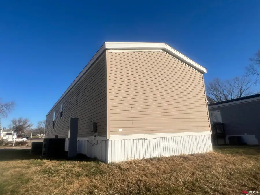 205 W Treehaven Drive, Lincoln, NE 68521 - Image #3