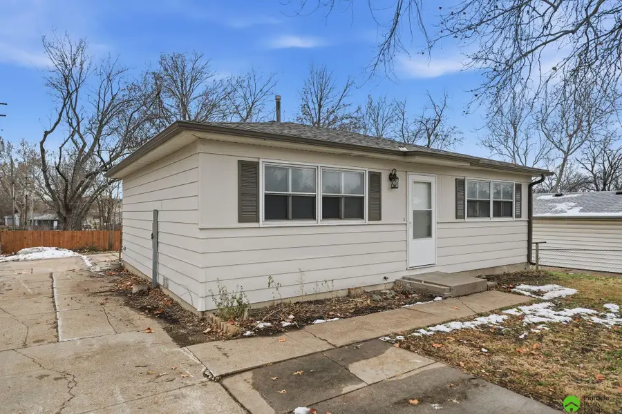 5915 Holdrege Street, Lincoln, NE 68505 - Image #2