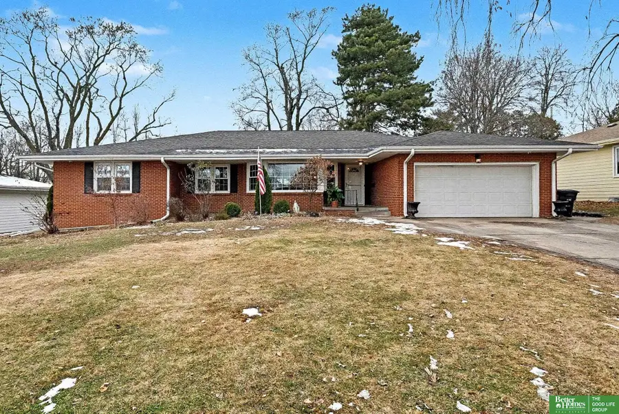 914 Hillcrest Drive, Omaha, NE 68132 - Image #2