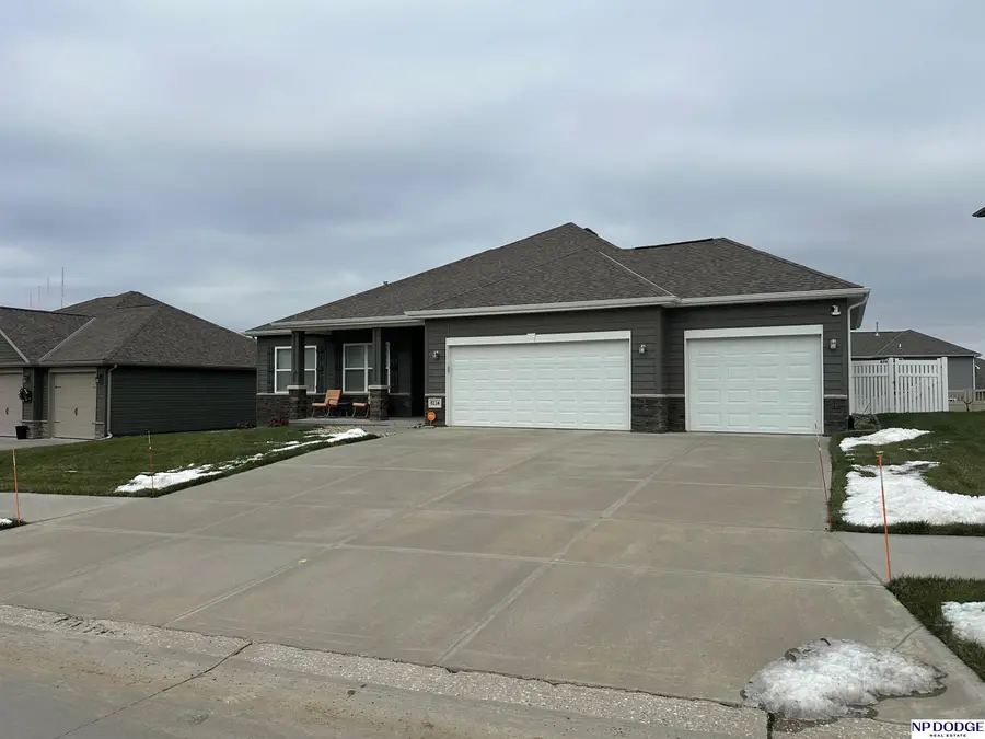 5114 Lawnwood Drive, Papillion, NE 68133 - Image #3