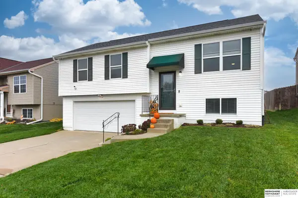 8944 Quest Street, Omaha, NE 68122