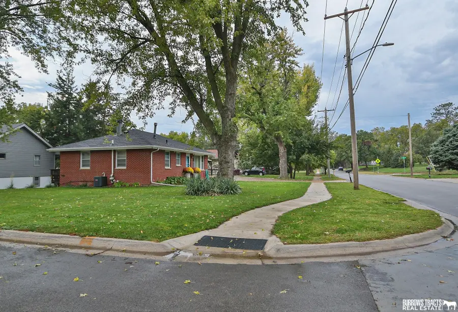 6045 Leighton Avenue, Lincoln, NE 68505 - #2