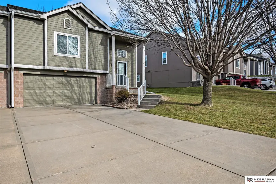 1014 Gold Coast Road, Papillion, NE 68046 - Image #2