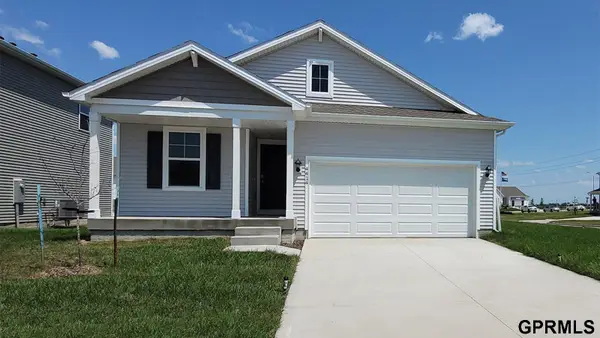 11909 S 114th Avenue, Papillion, NE 68046
