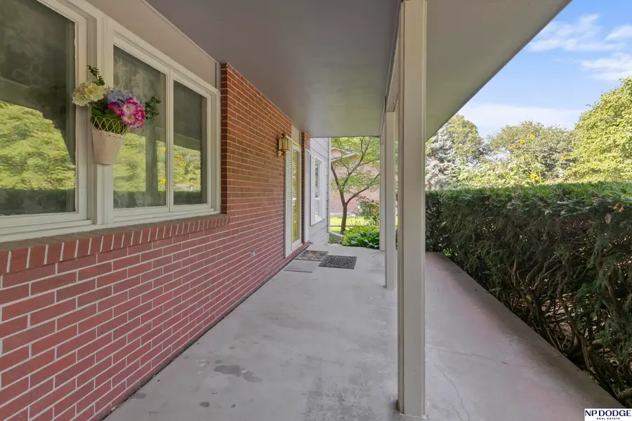 905 Sycamore Drive, Lincoln, NE 68510 - Image #2