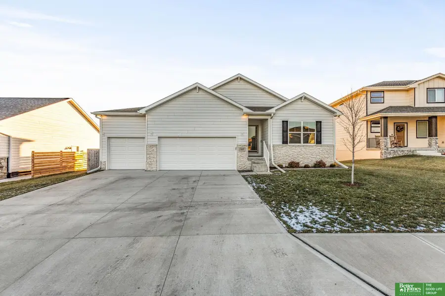 165 N 10th Avenue, Springfield, NE 68059 - Image #2