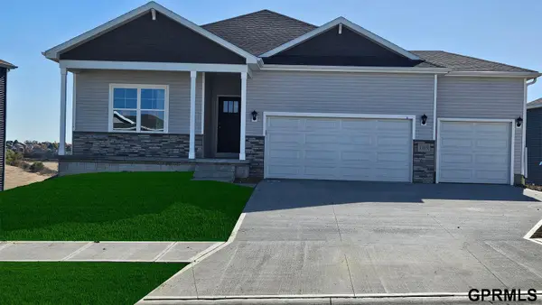 9111 Alexandra Road, Papillion, NE 68157