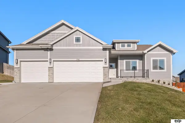 17608 Palisades Drive, Omaha, NE 68136
