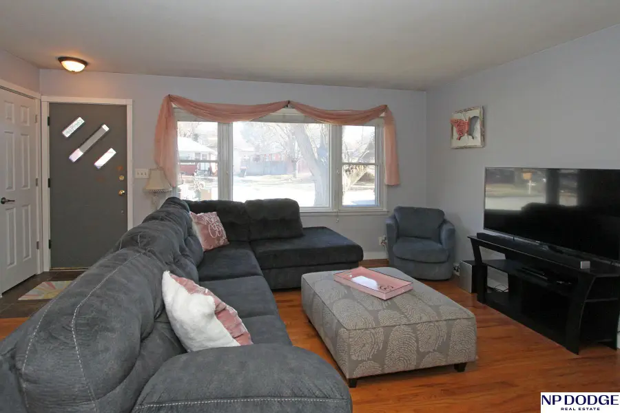 811 E Avon Lane, Lincoln, NE 68505 - Image #2