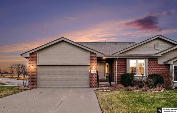 11533 Lakeview Drive, Papillion, NE 68046