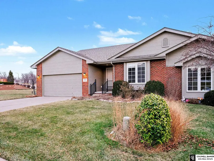 11533 Lakeview Drive, Papillion, NE 68046 - Image #3