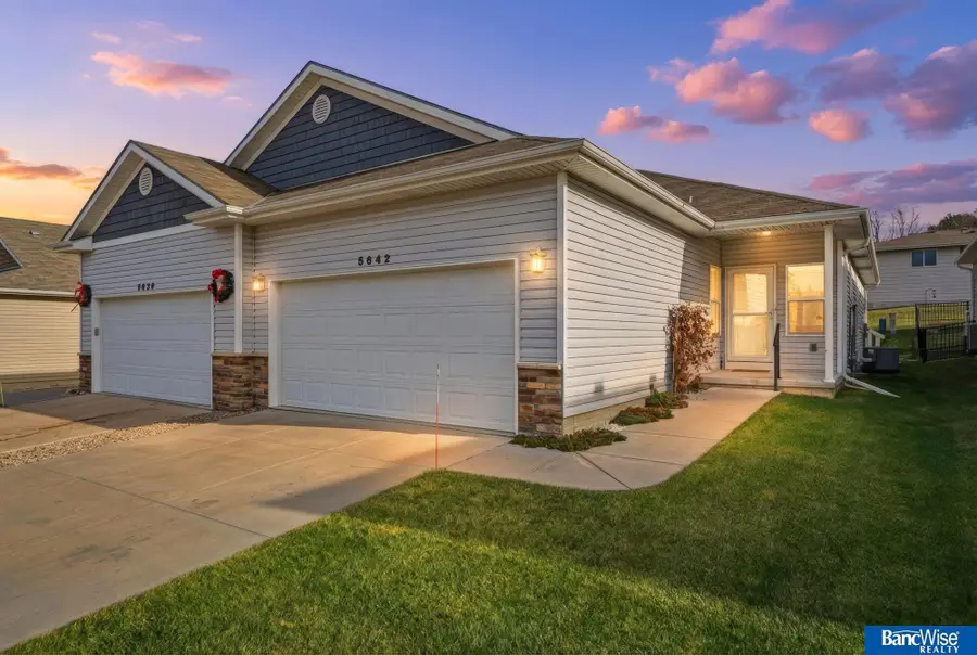 5642 Barrington Circle, Lincoln, NE 68516 - Image #2