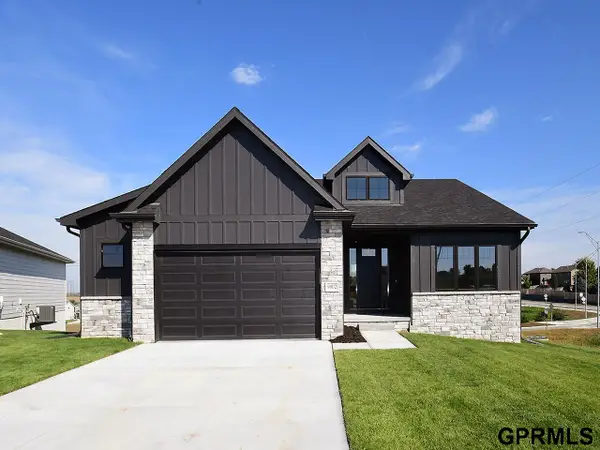 9902 S 180 Avenue Circle, Omaha, NE 68136