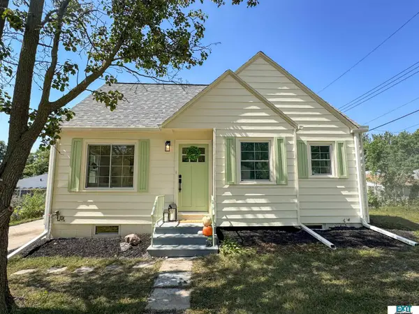 1023 S 42nd Street, Lincoln, NE 68510