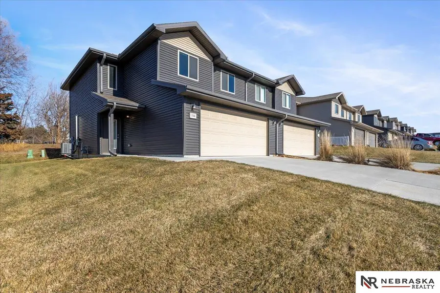 17046 Hawthorne Av, Omaha, NE 68152 - Image #2