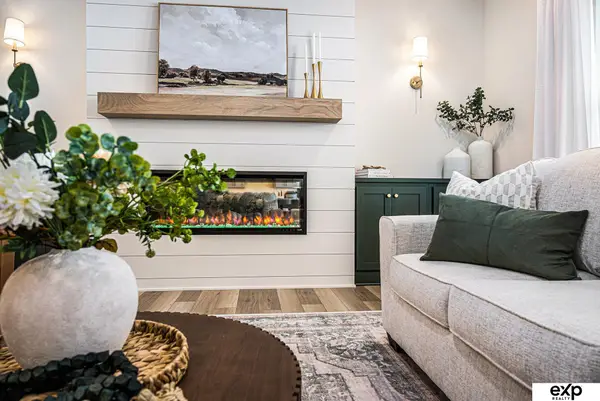 5618 Kestrel Parkway, Elkhorn, NE 68022