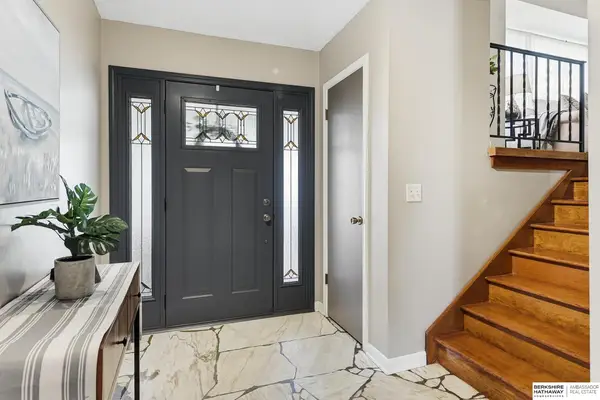 921 N 121 Street, Omaha, NE 68154